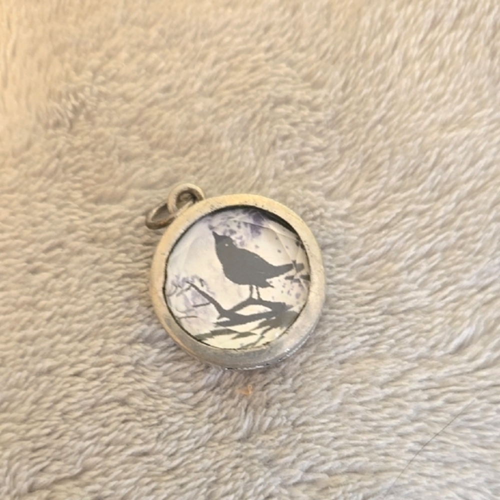 #052 Vintage Silver Pendant with Artistic Design - Picture 4 of 4